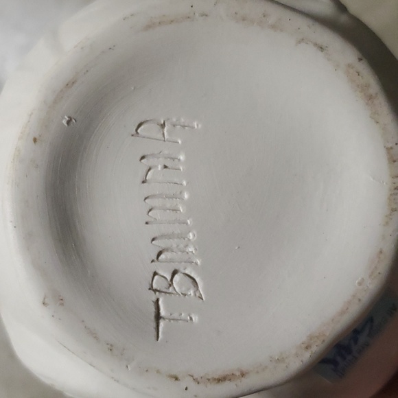 Parang Motif Porcelain pitcher - Picture 10 of 12